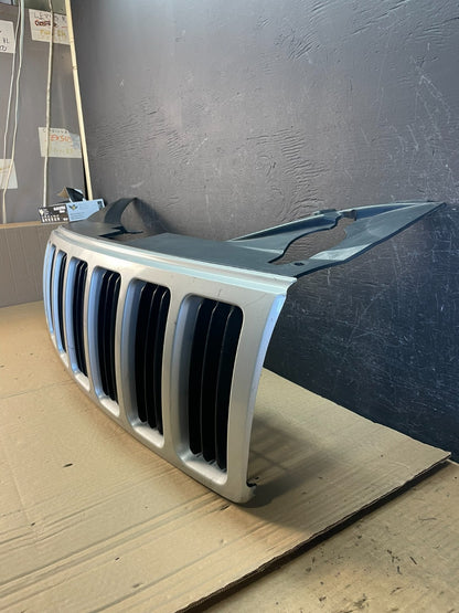 2005 2006 2007 Jeep Grand Cherokee Front Upper Grill Grille AC9741 DW1
