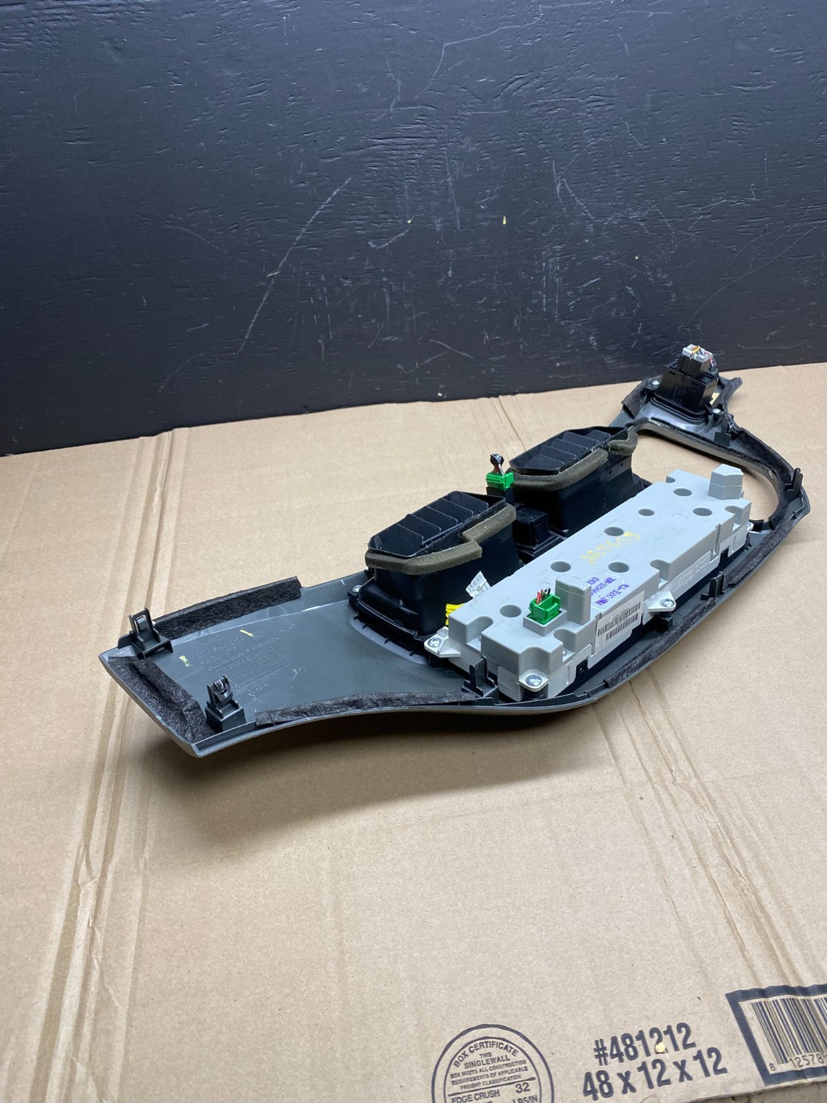 2005 to 2010 Honda Odyssey  Radio Climate Control Dash Trim Bezel ab8633 DG3