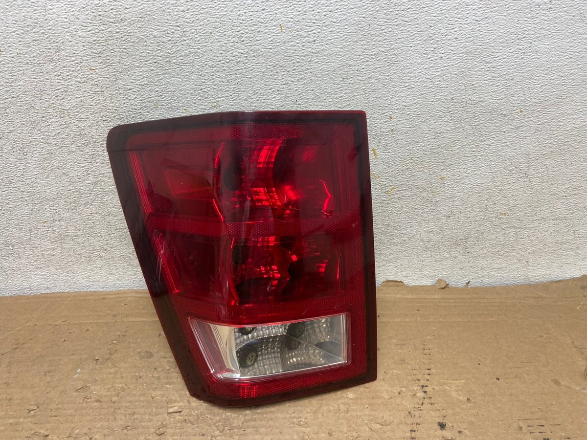 2005 to 2006 Jeep Grand Cherokee Left Driver Side Lh Tail Light AH9256 LK0
