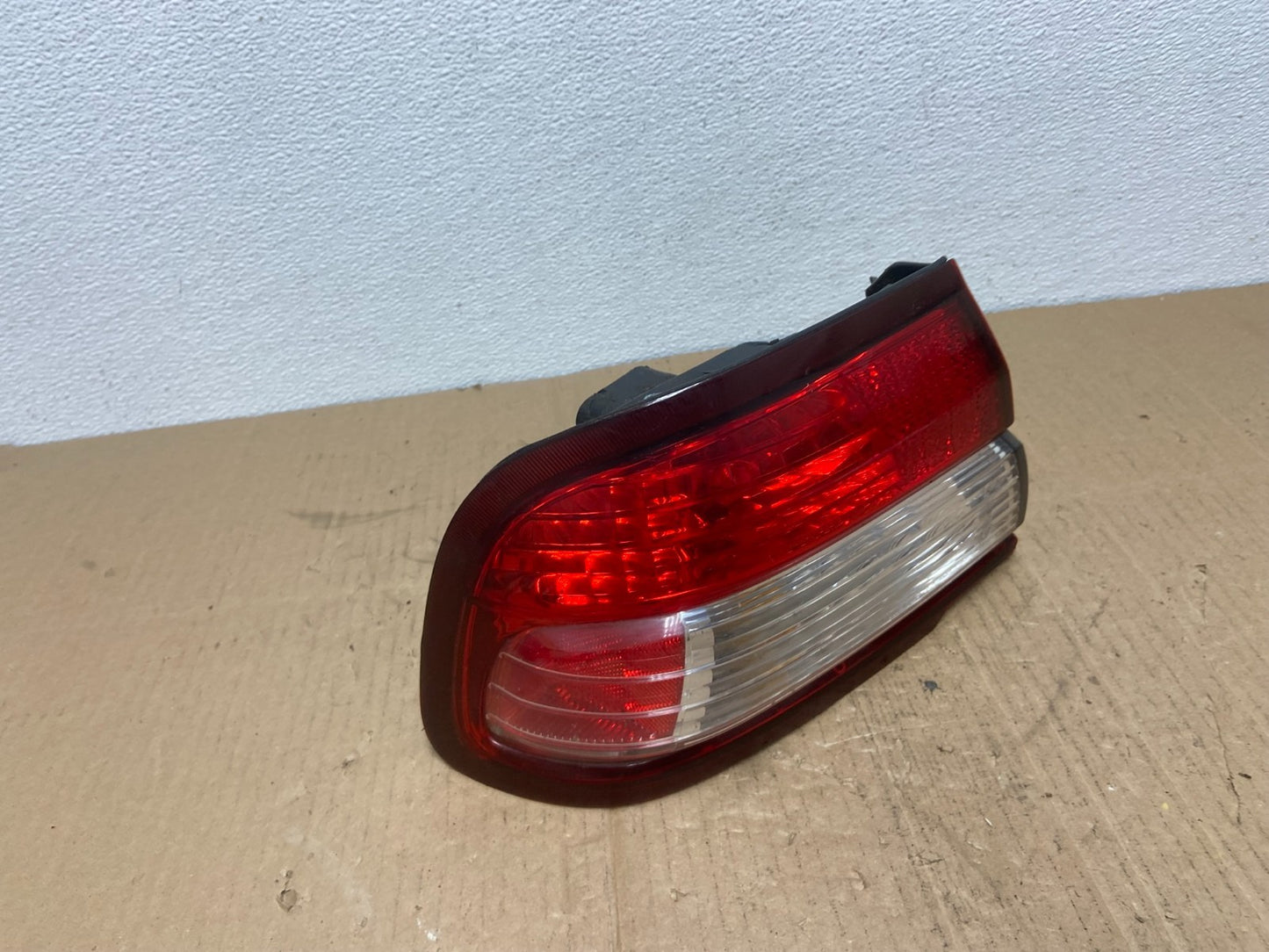 1998 - 1999 Infiniti i30  Left Driver Lh Side Tail Light Oem AB8258 DG2
