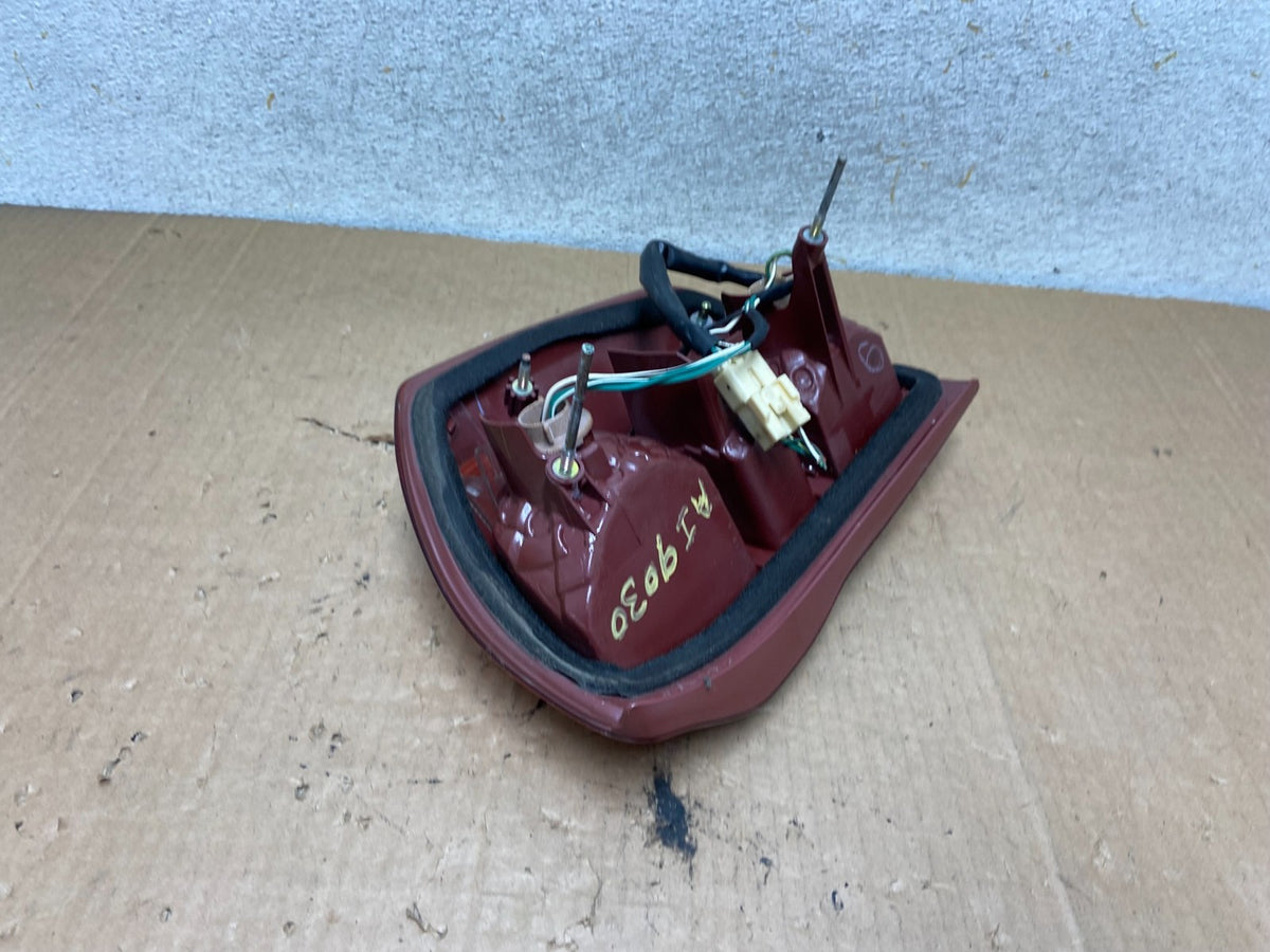 2004 2005 Toyota RAV4 Left Driver LH Side Tail Light AI9030 LK4