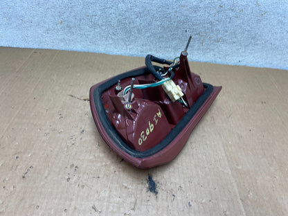 2004 2005 Toyota RAV4 Left Driver LH Side Tail Light AI9030 LK4