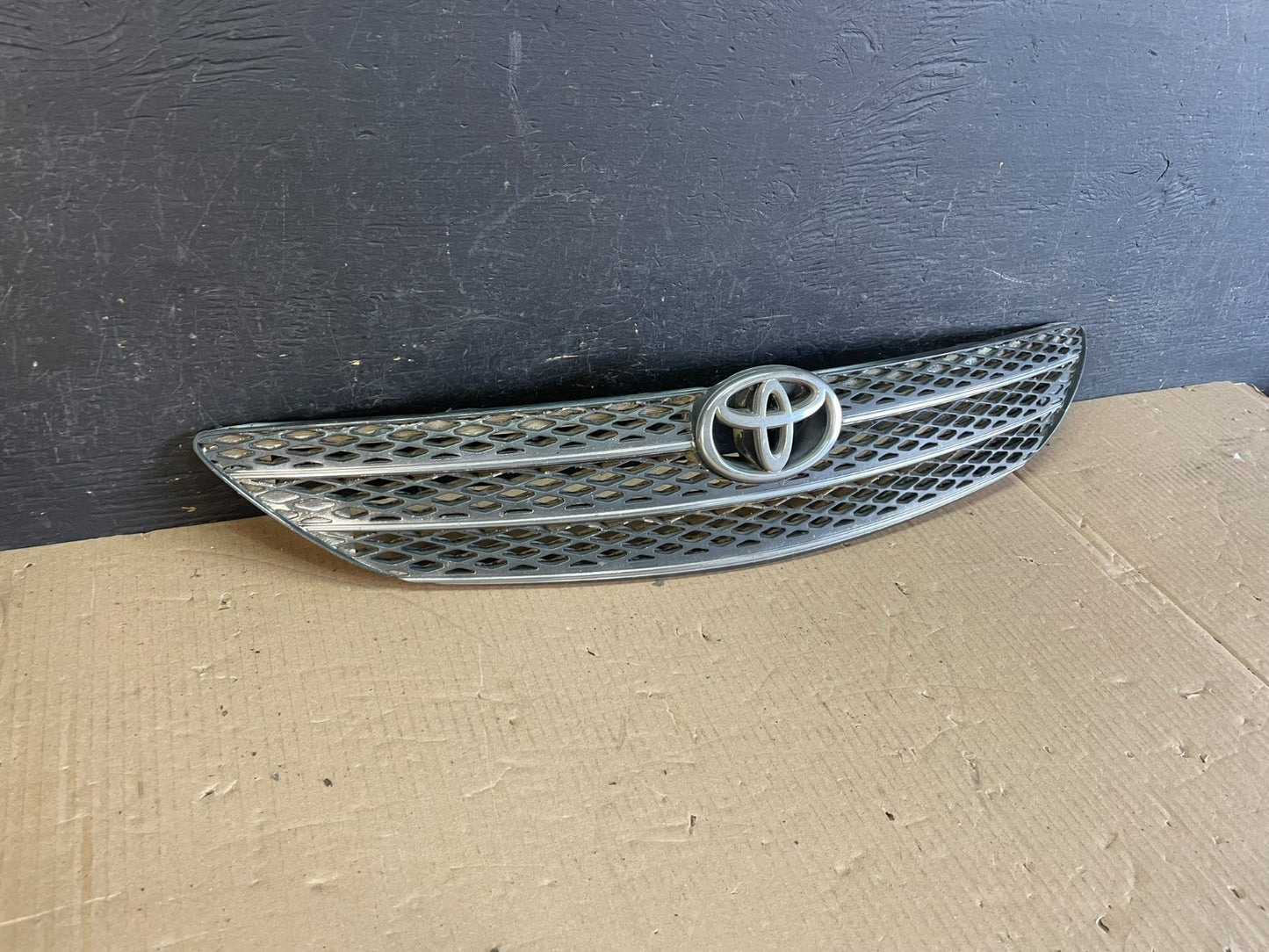 2002 2003 2004 Toyota Camry Front Upper Grill Grille AE3649 DG1