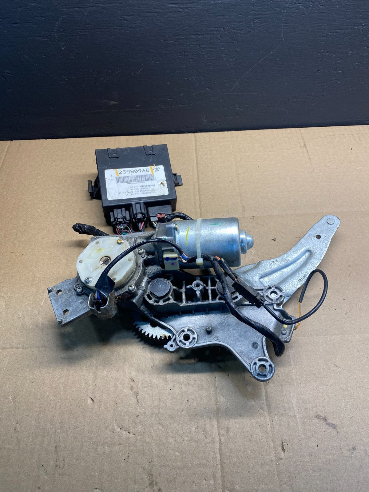 2007 - 2008 Cadillac Chevy GMC Rear Liftgate Door Control Module ab4209 DG3