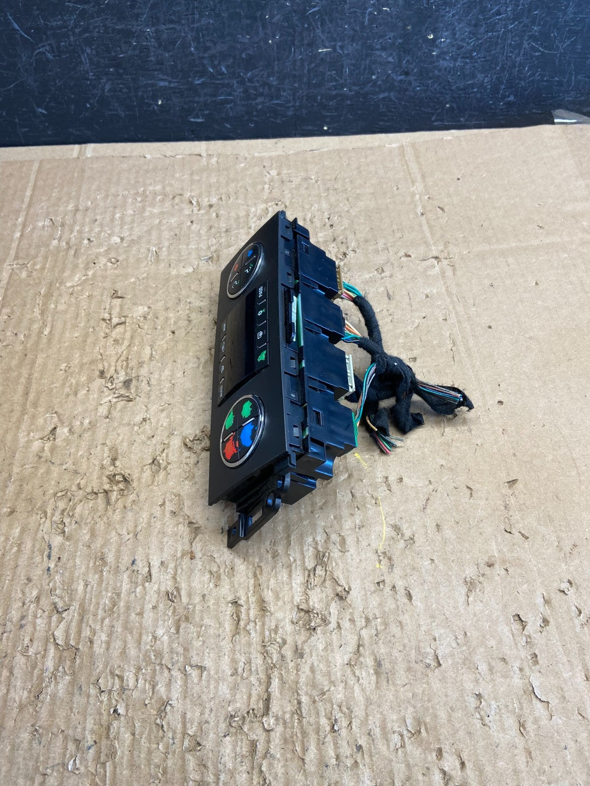 2007-2011 GMC Yukon Tahoe Automatic Climate Temperature Temp Control AE1818 DG1