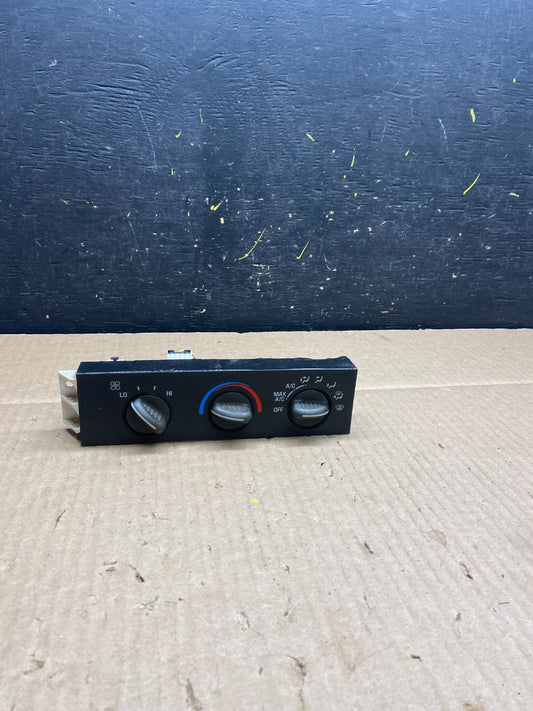 2001 - 2007 GMC Chevrolet Astro Express Climate Control A/C U5999 PS0