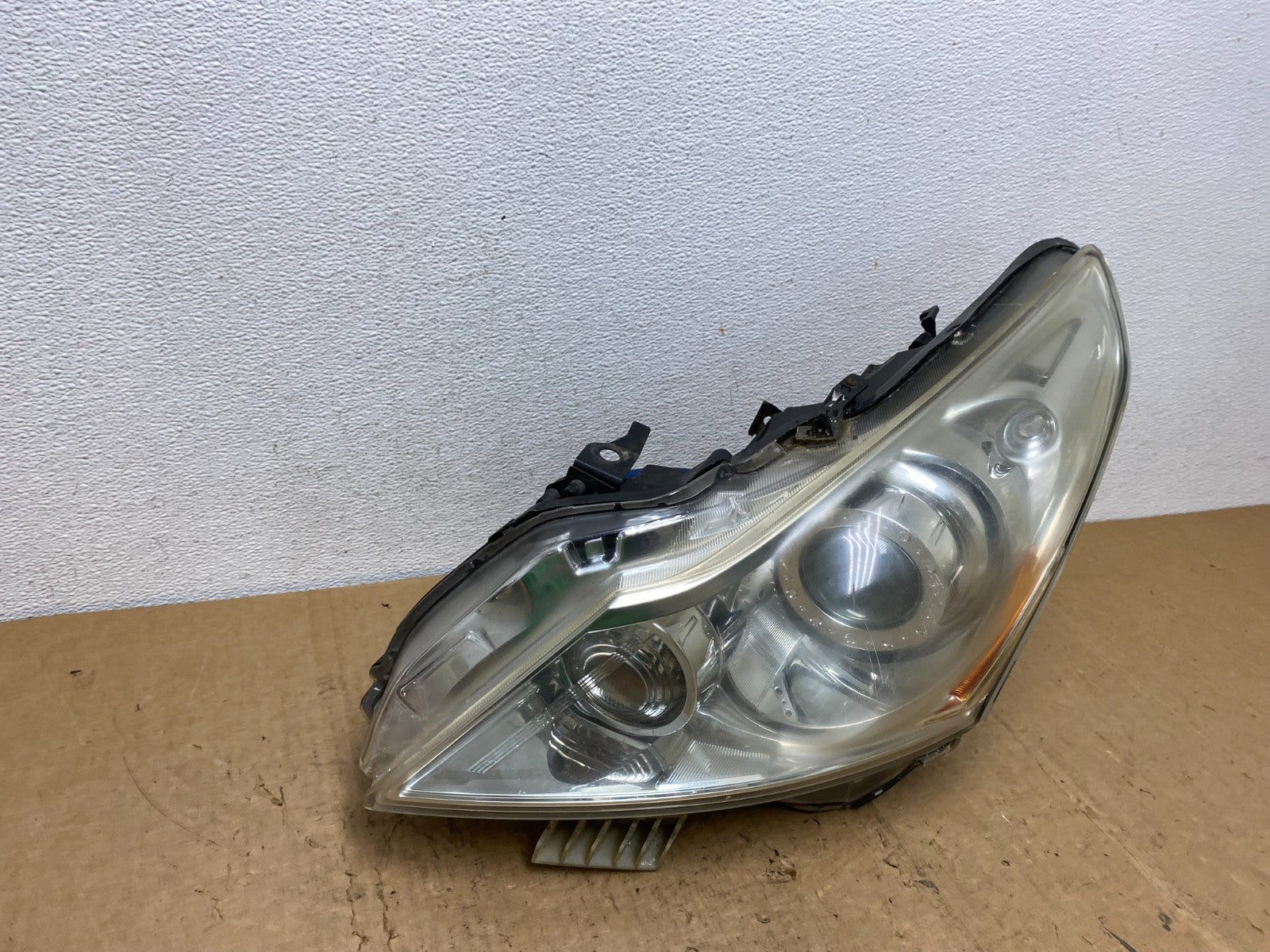 Sedan 4Door 2010 to 2013 Infiniti G37 Left Driver Headlight Xenon AD0553 DW2