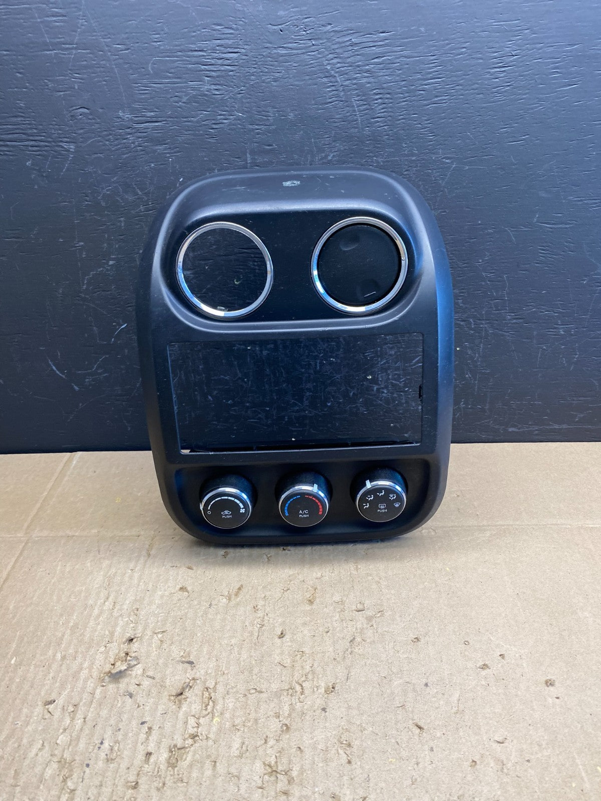 2011 to 2017 Jeep Compass Dash Climate Temperature Control Radio Bezel AC4769 DG0