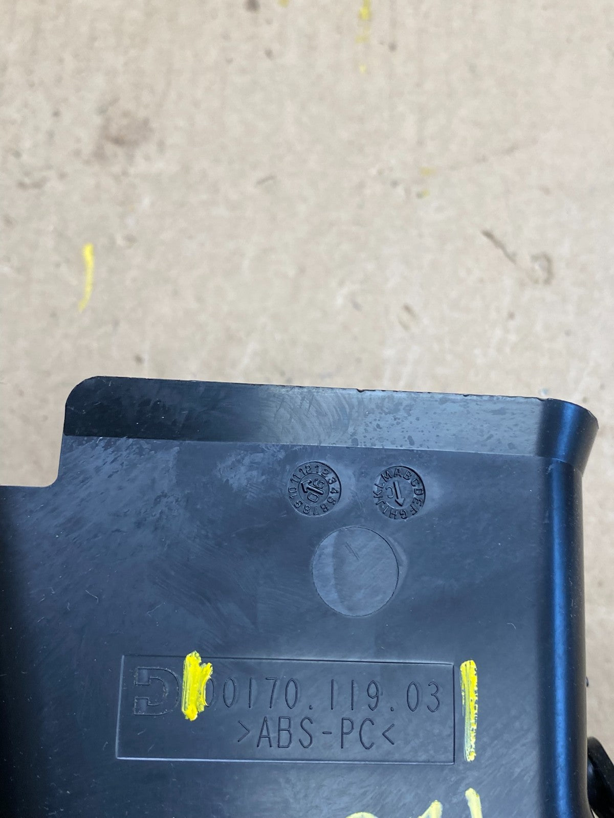 2007 to 2009 Cadillac SRX Front Center Dash Clock Air Vent t9271 DG5