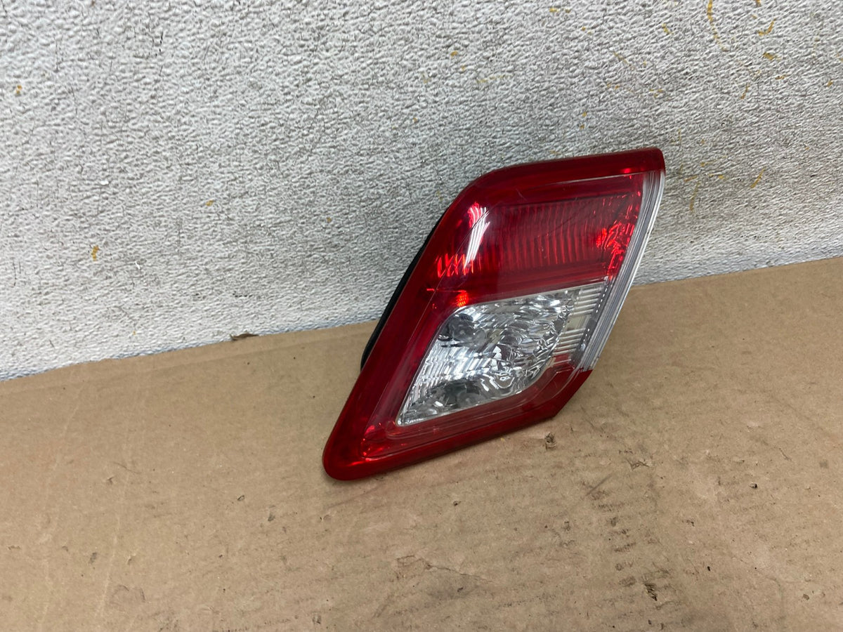 2010 - 2011 Toyota Camry Right Passenger RH Side Inner Tail Light AH9516 LK2
