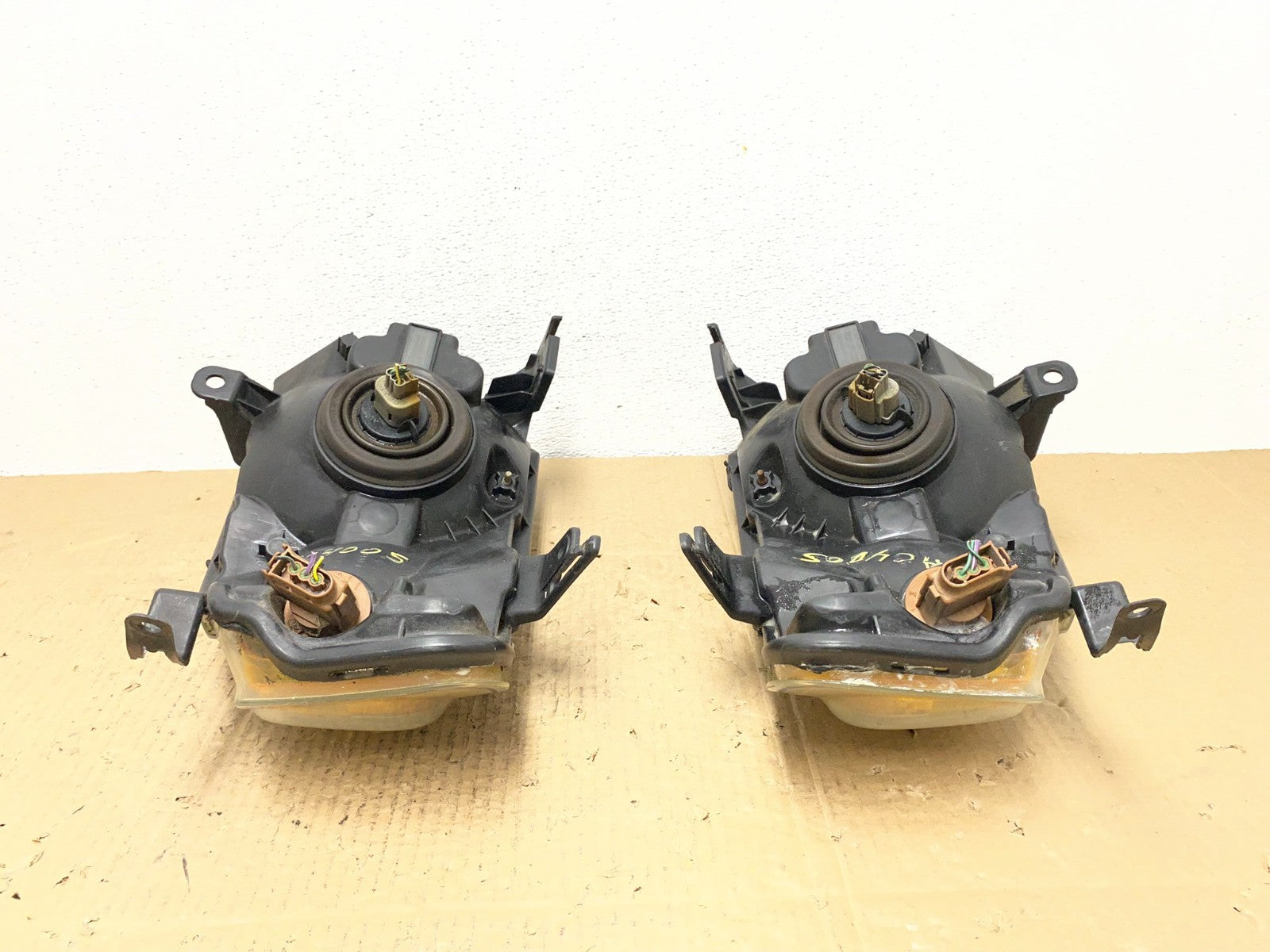 2008 to 2011 Mazda Tribute Left+Right Headlights Oem AC4005 DW11