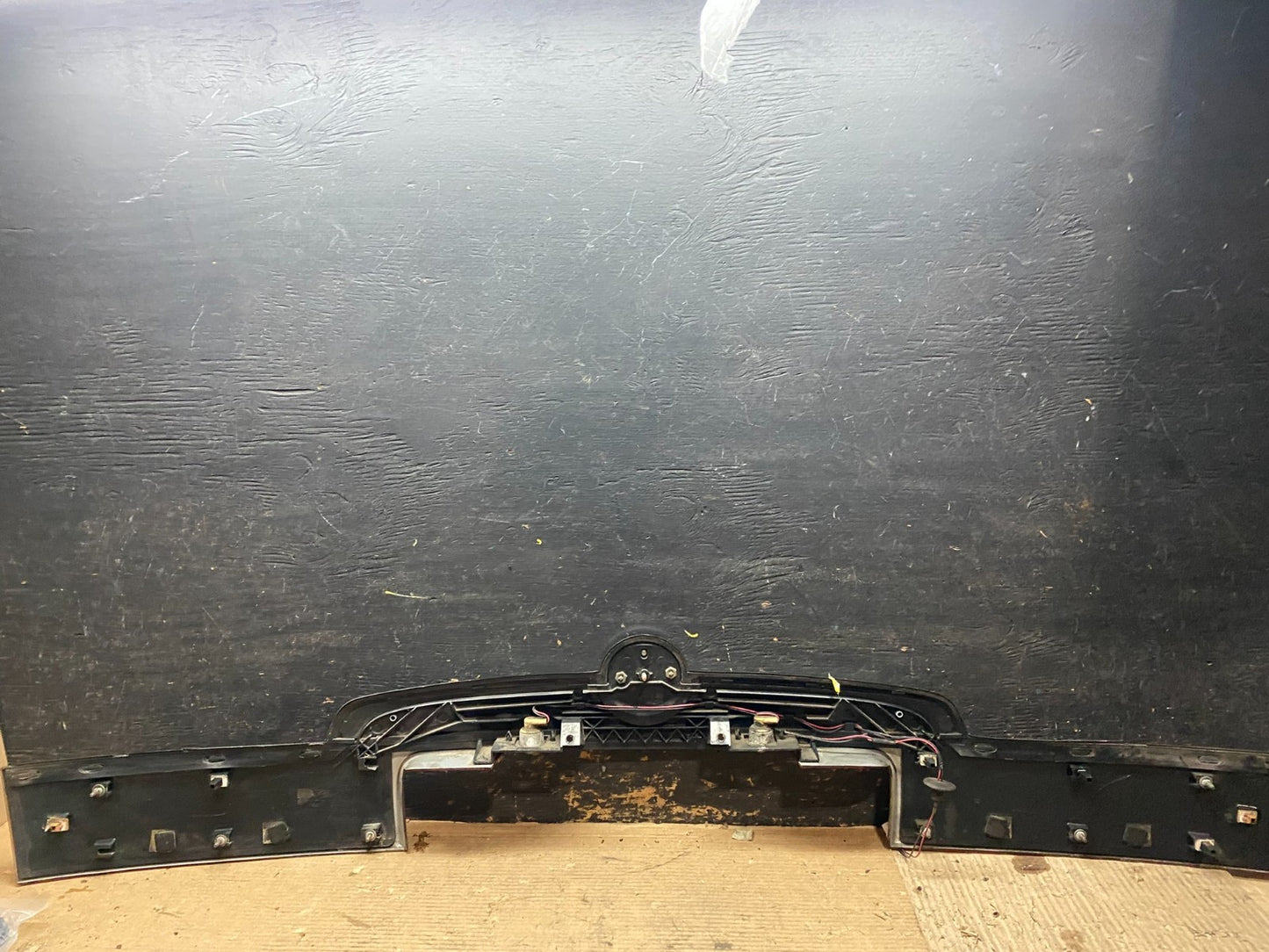 1999 to 2002 Mercury Villager Trunk Lid Center Tail Light  V9566 DG6
