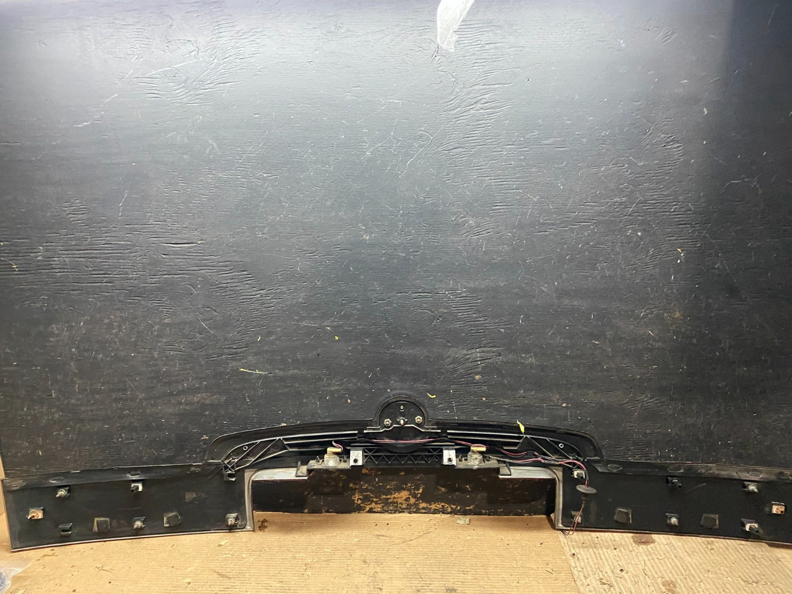 1999 to 2002 Mercury Villager Trunk Lid Center Tail Light  V9566 DG6