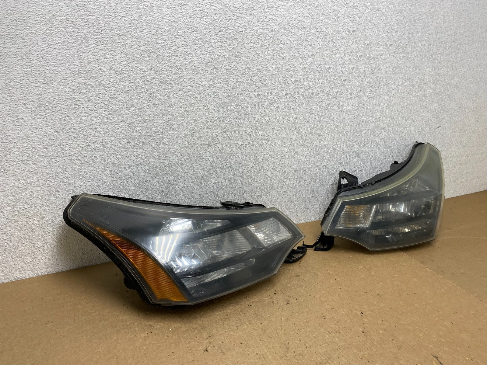 2008 2009 2010 2011 Ford Focus Left+Right Headlights Halogen AC1494 DW2