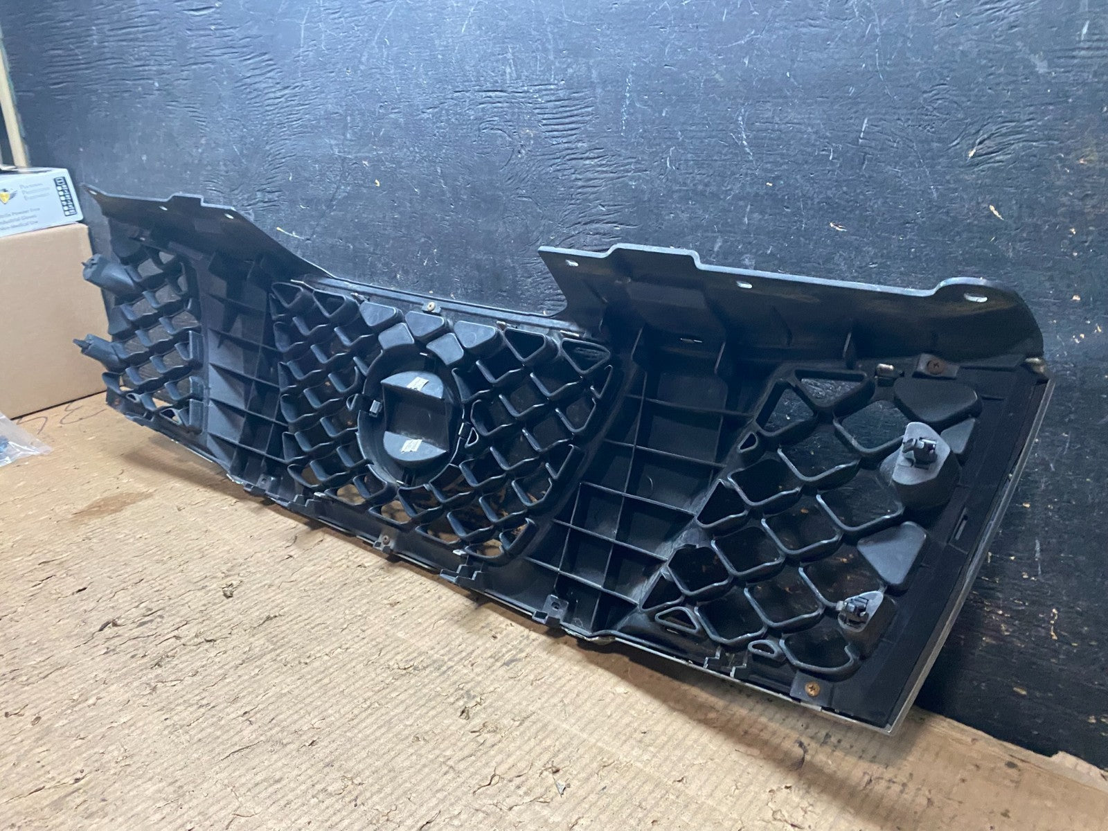 2005 2006 2007 Nissan Pathfinder Chrome Front Upper Grill Grille Oem y6356  DG8
