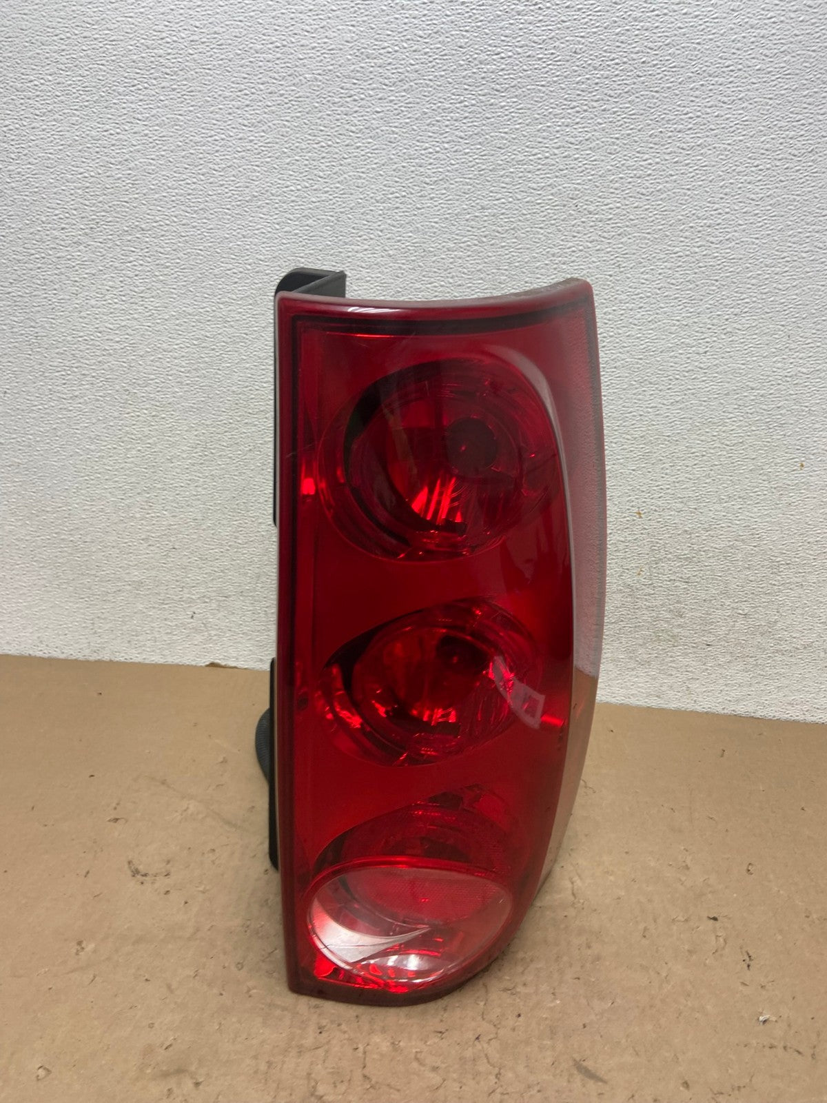 2007 to 2011 GMC Yukon Right Passenger RH Side Tail Light AG4433 LK2