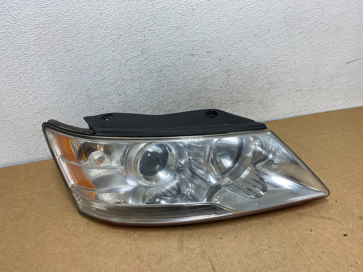 2009 to 2010 Hyundai Sonata Right Passenger RH Side Headlight Halogen AD6044 DW0