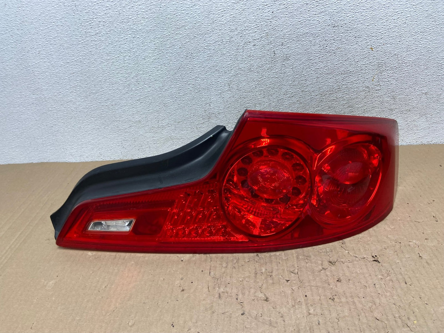 2006 - 2007 Infiniti G35 Coupe Right Passenger LED Outer Tail Light AE9800 LK0