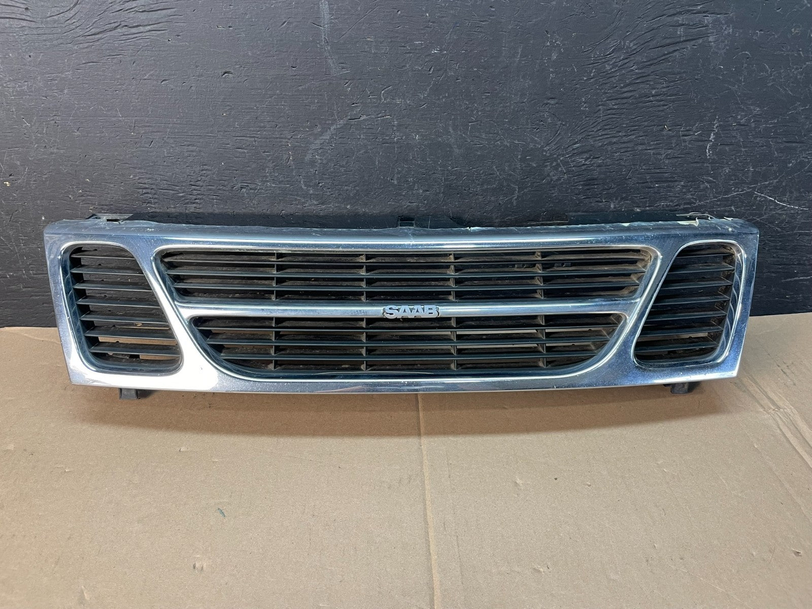 1994 to 1997 Saab 900 Front Upper Center Grille Grill ad8362 DG0
