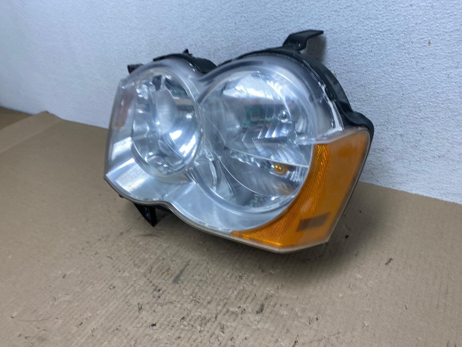 2008-2010 Jeep Grand Cherokee Left LH Driver Side Halogen Headlight AE7088 LK1