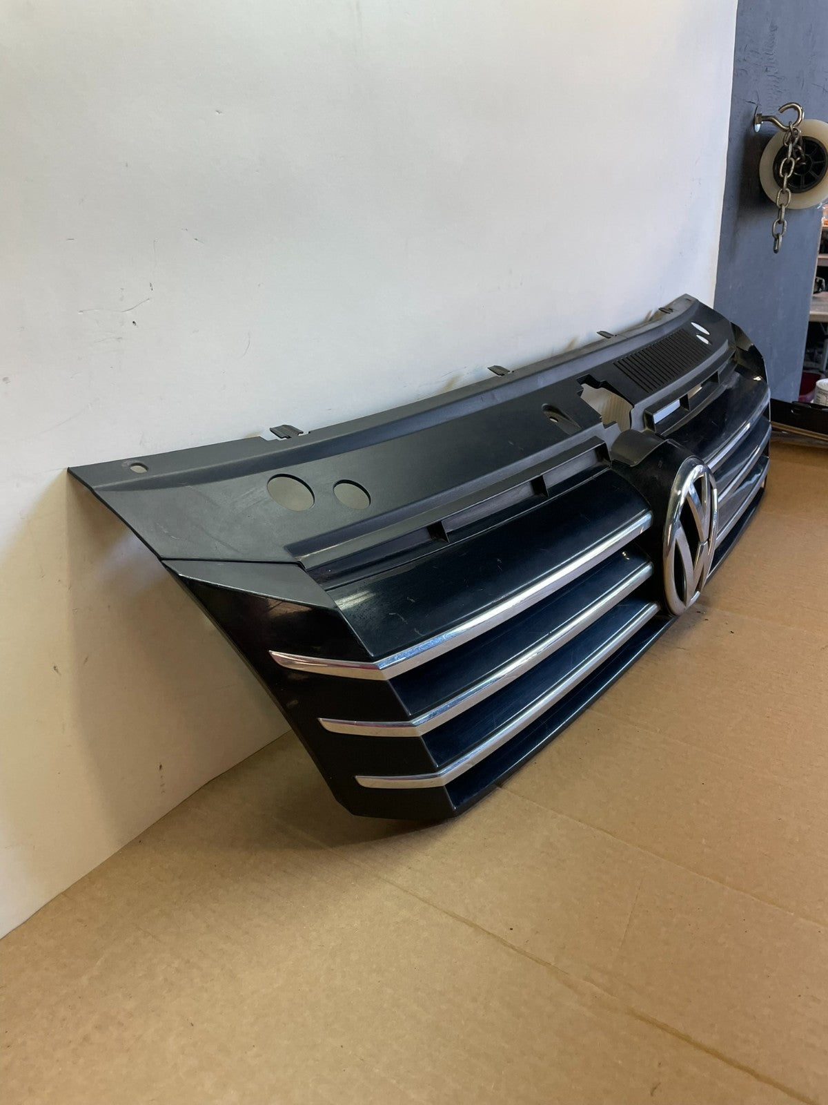 2016 to 2018 Volkswagen Passat Front Upper Grill Grille ag9861 DG2