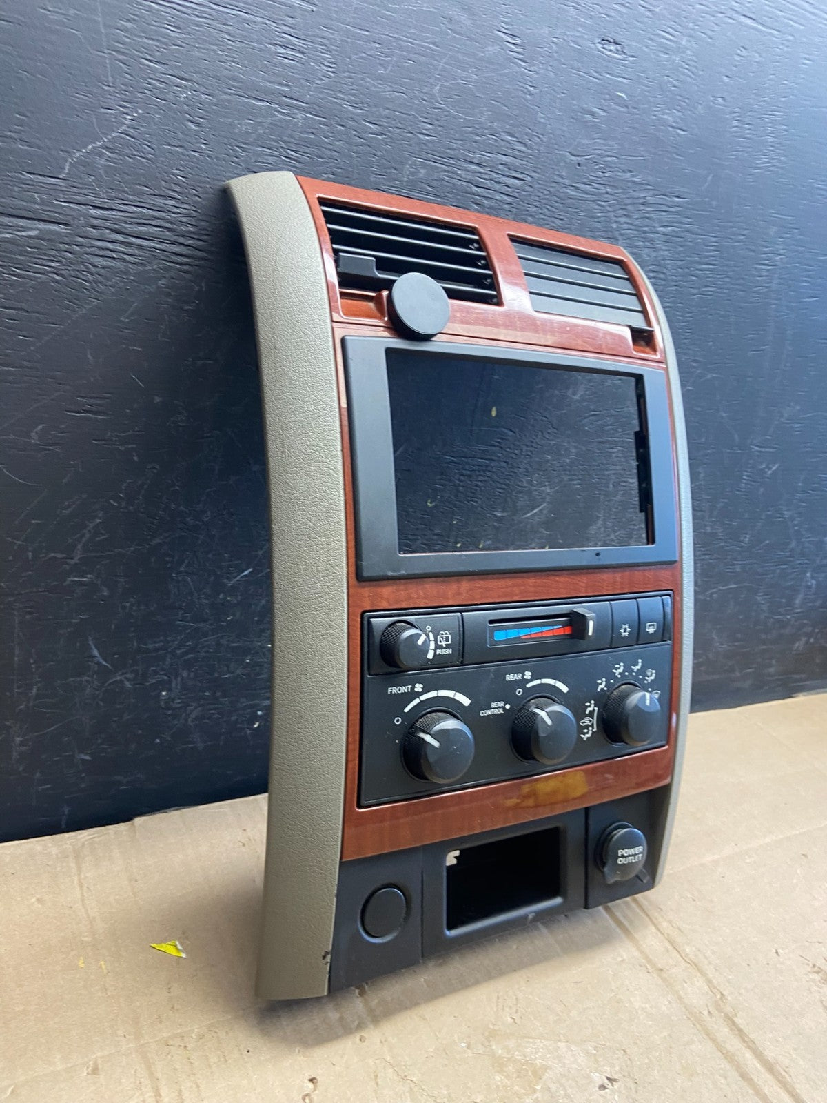 2005-2009 Dodge Durango Heat AC Climate Temp Control Radio Bezel ad7222 DG2
