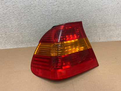 2002 -  2005 BMW 3 E46 Series Left Driver Side Lh Tail Light R4905 DW0