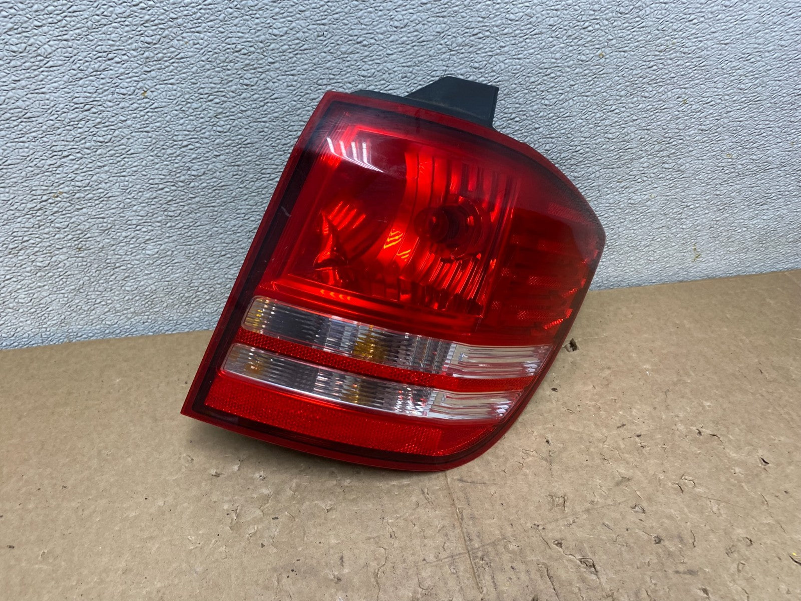 2009 - 2019 Dodge Journey Right Passenger Side Tail Light V0168 DW0