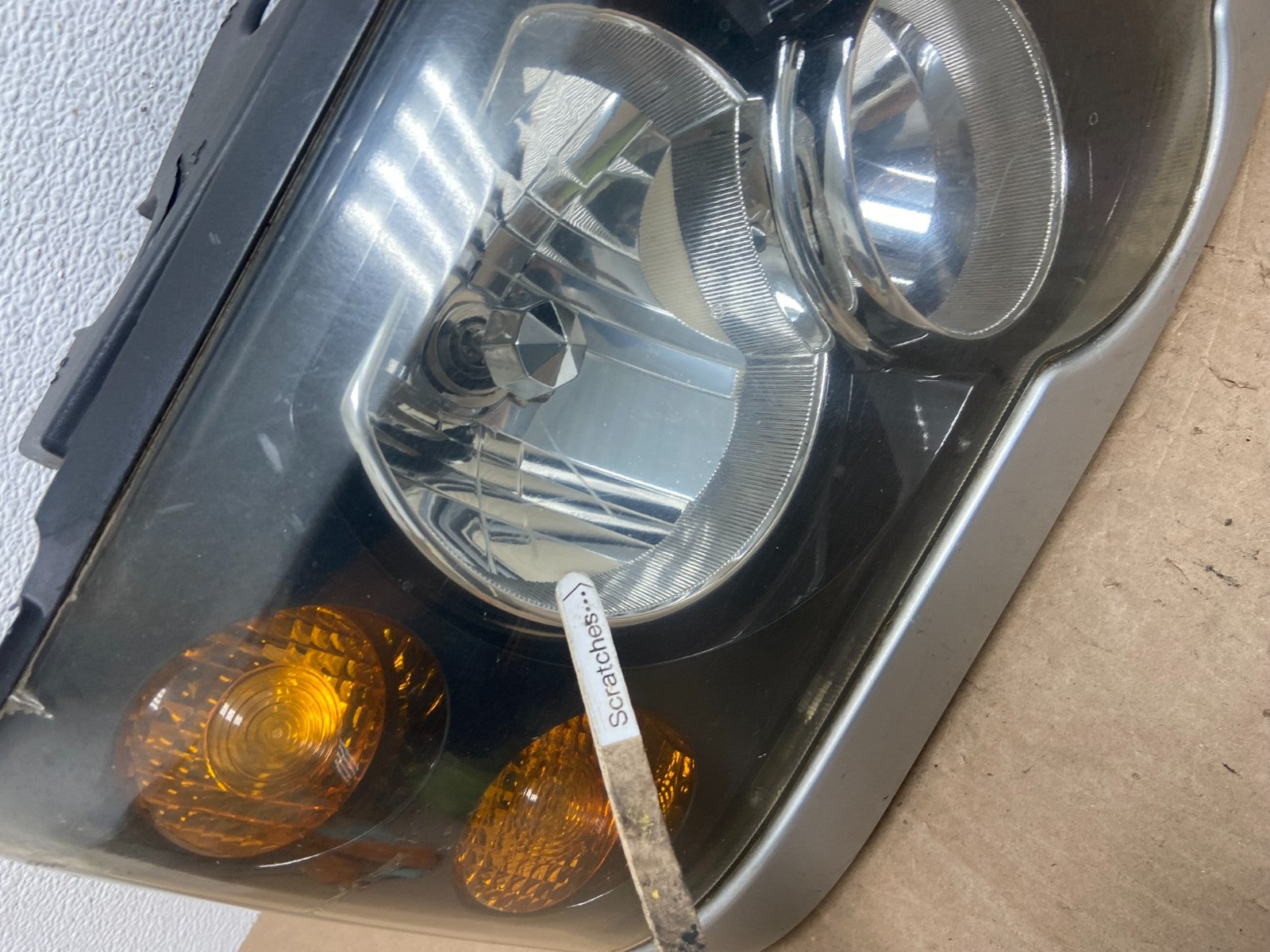 2003 - 2004 Land Rover Discovery Left+Right Set Halogen Headlights AE6028 DG3