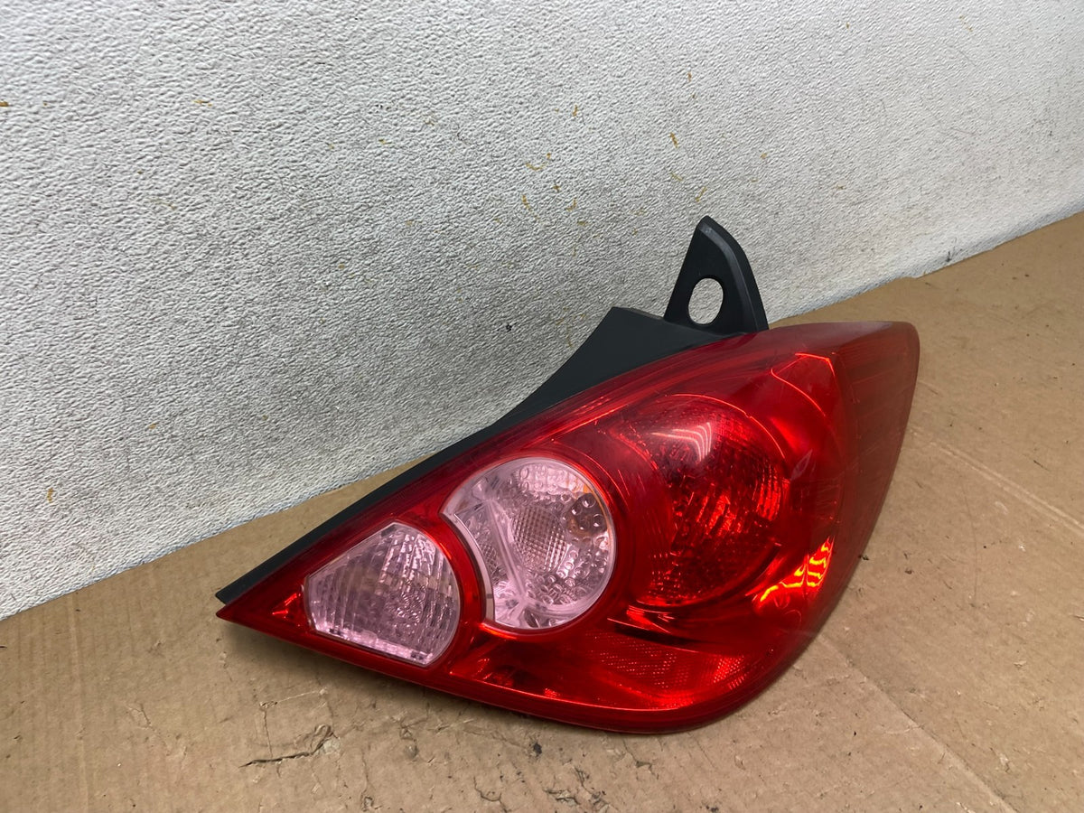 2007 - 2012 Nissan Versa Hatchback Right Passenger Side Tail Light AI9161 LK2