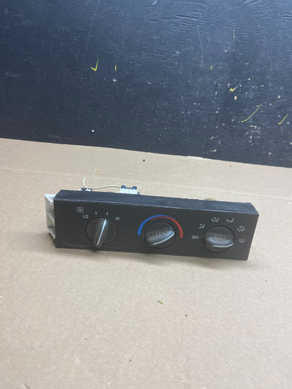 2001 - 2007 GMC Chevrolet Express 1500 Climate Control A/C t9075 DG0