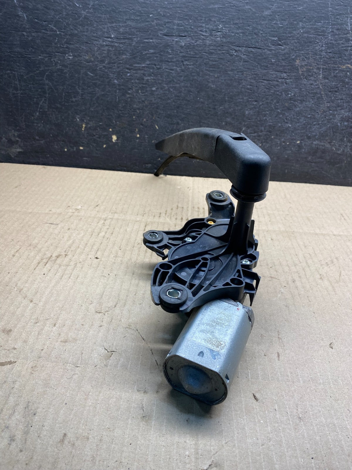 2011 to 2019 Ford Explorer Rear Windshield Wiper Motor ai5234 DG4