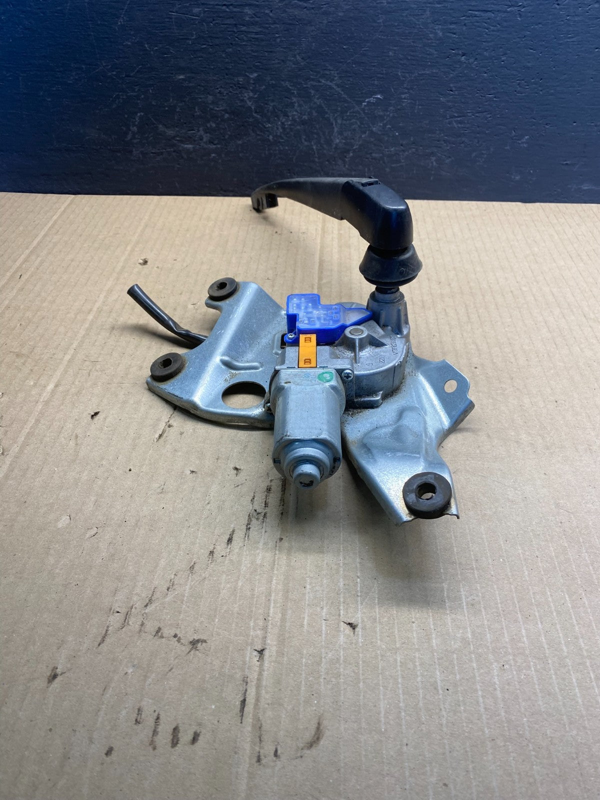 2010 to 2014 Subaru Outback Rear Windshield Wiper Motor AC0877 PS4