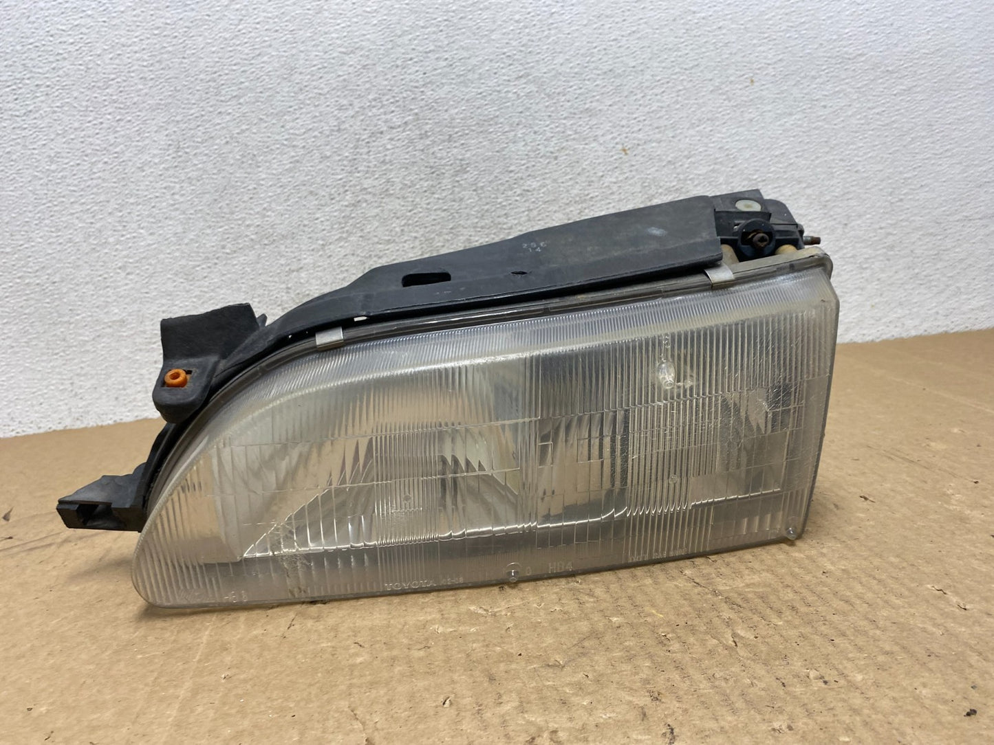 1993 to 1997 Toyota Corolla Left Driver LH Side Headlight AG0535 DW0