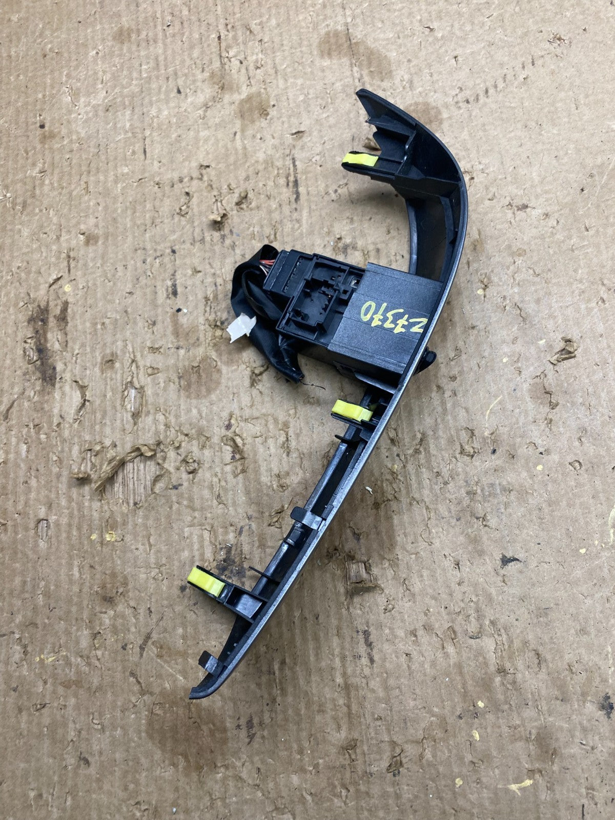 2004 to 2010 Toyota Sienna Right Side Radio Switches Bezel Trim z7370 DG2