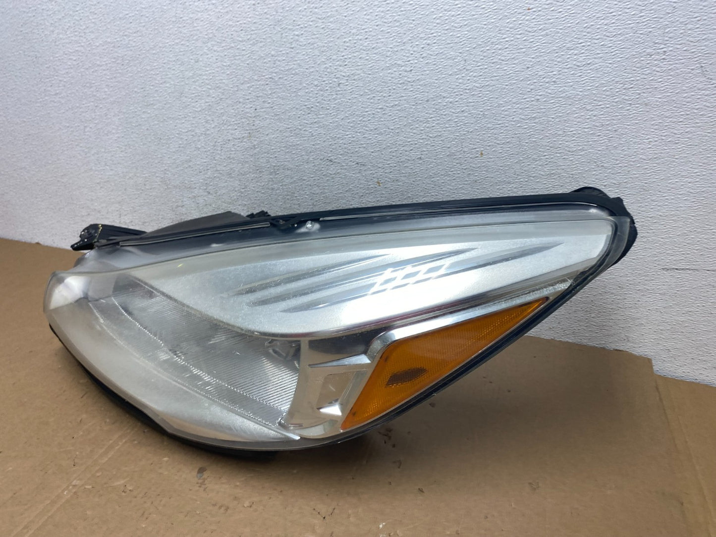 2013 - 2016 Ford Escape Headlight Left Driver Lh Side Halogen AD7940 DW1