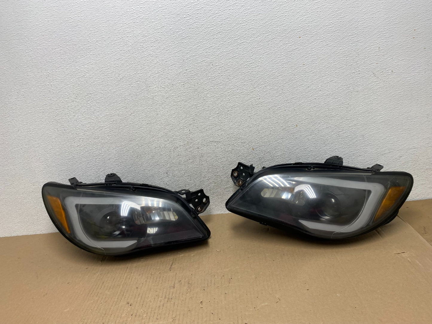 2006 to 2007 Subaru Impreza Left+Right Set Side Halogen Headlight AE7258 DG0