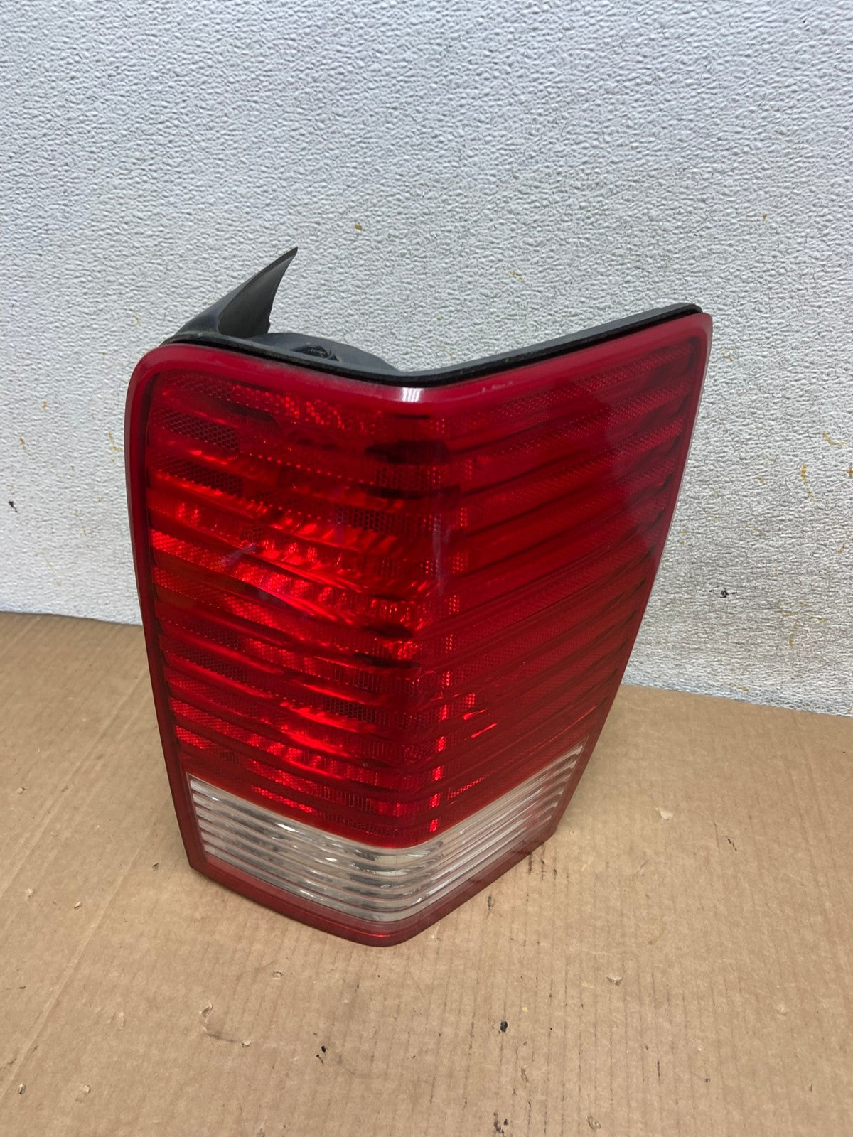 2007 2008 2009 Chrysler Aspen Tail Light Right Passenger Rh Side AI8445 LK0
