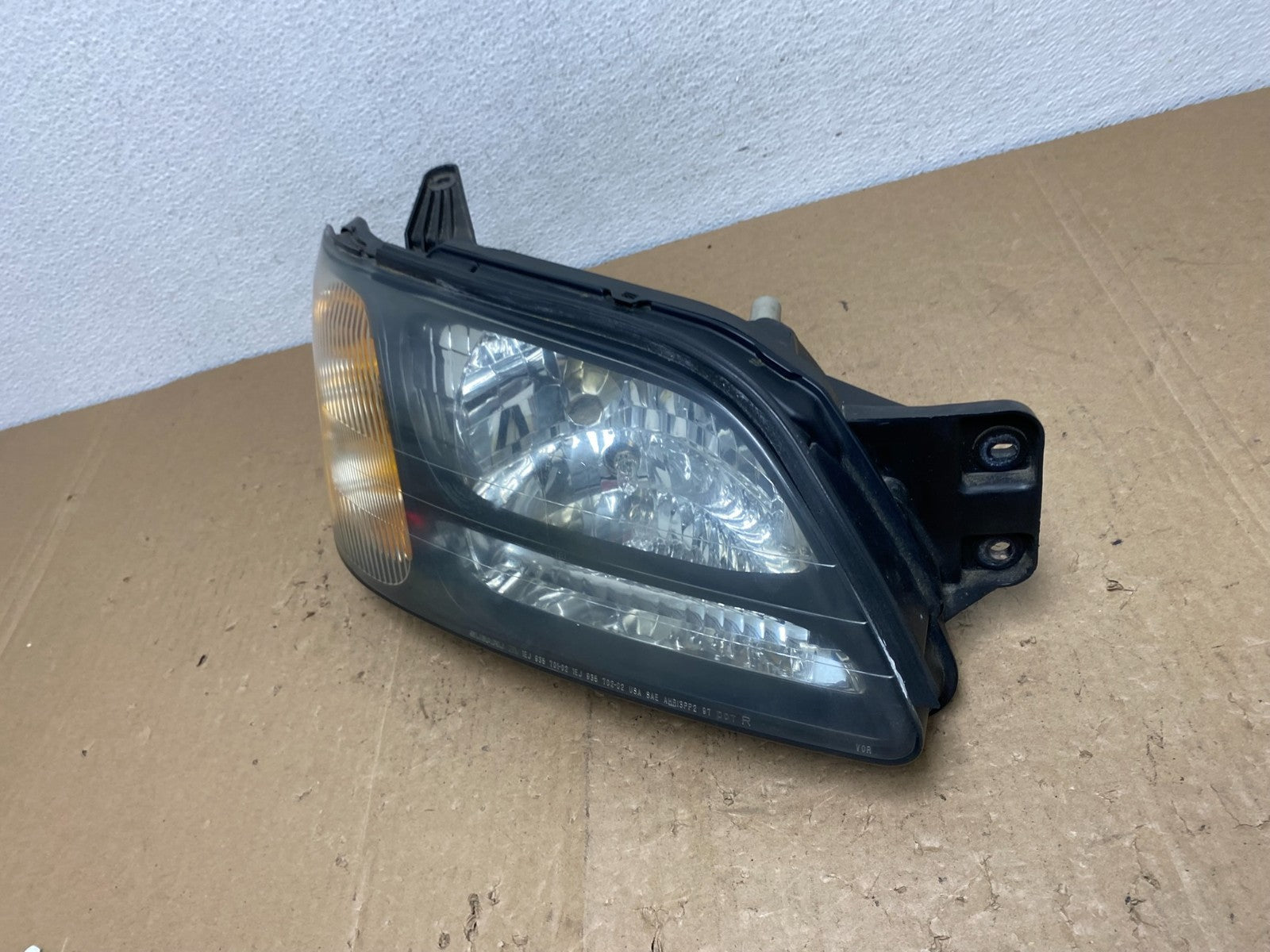 2001 to 2004 Subaru Legacy Outback Right Passenger Rh Headlight AC6018 DW1