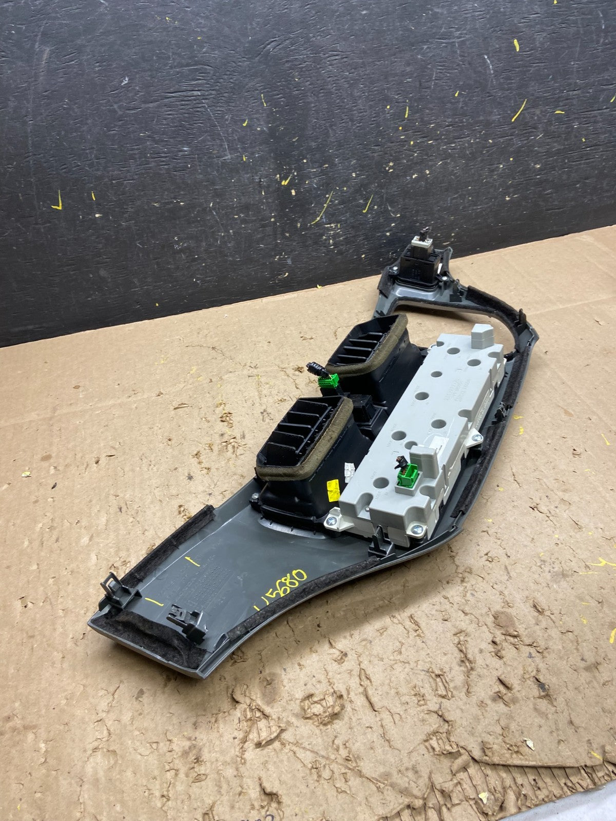 2005 to 2010 Honda Odyssey Radio Climate Control Dash Trim Bezel U5680 DG4