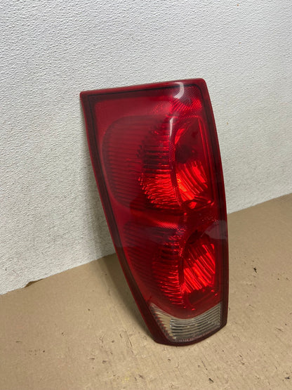 2002 to 2006 Chevrolet Avalanche Left Driver LH Tail Light AG6954 LK2