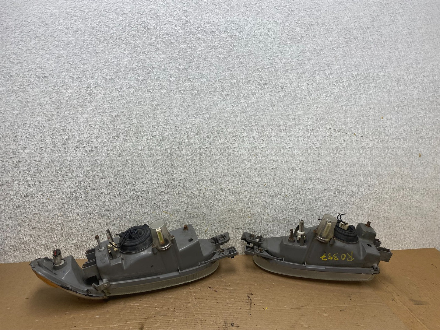1993 to 1996 Subaru Impreza Wagon Left+Right Set Side Halogen Headlight R0387 DG9