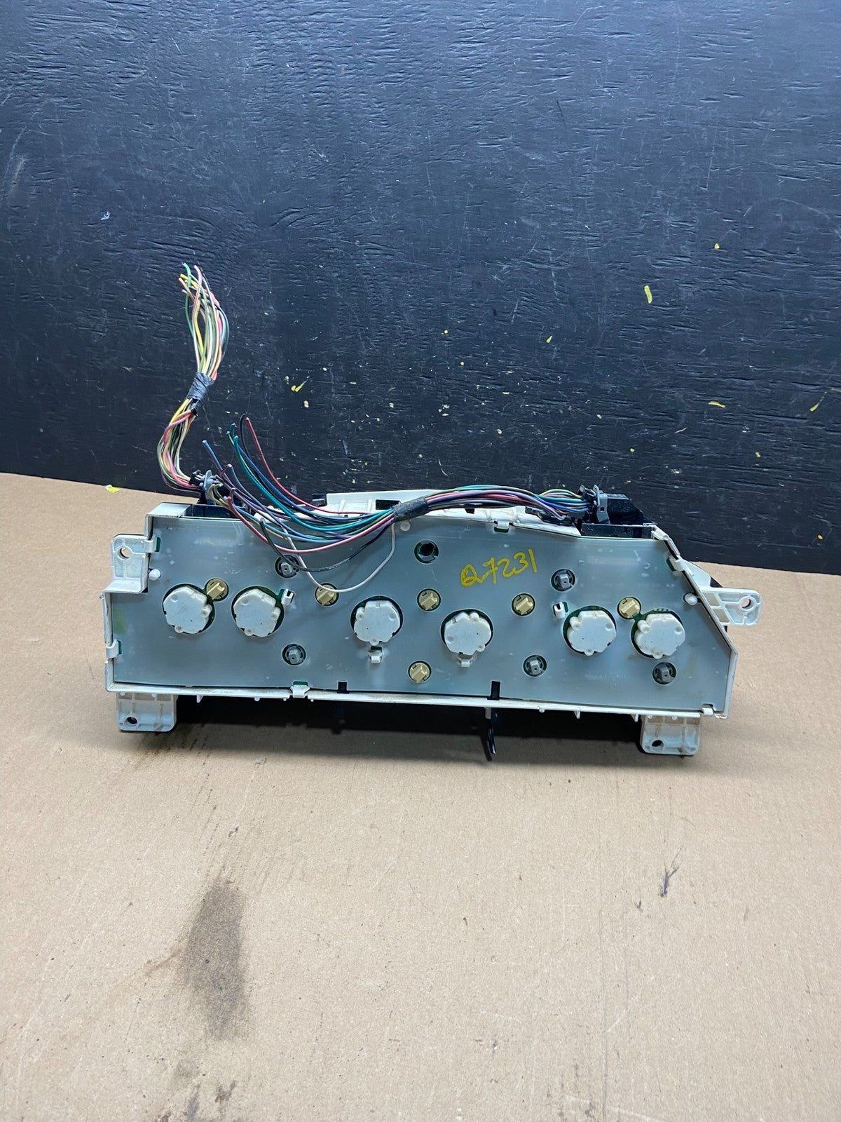 2004 2005 Ford Explorer Speedometer Cluster Gauge Oem q7231 DG4