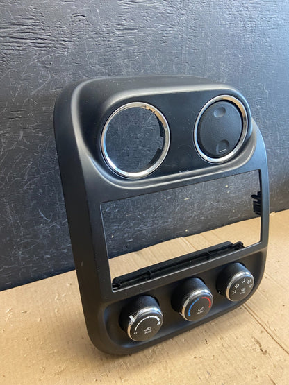 2011 to 2017 Jeep Compass Dash Climate Temperature Control Radio Bezel AE3923 DG2