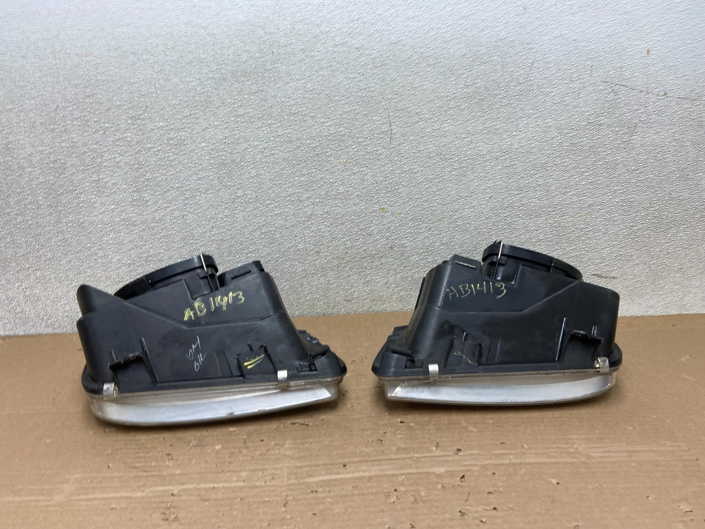 2002 to 2004 Volkswagen Jetta Left+Right Halogen Headlights AB1413 DW9