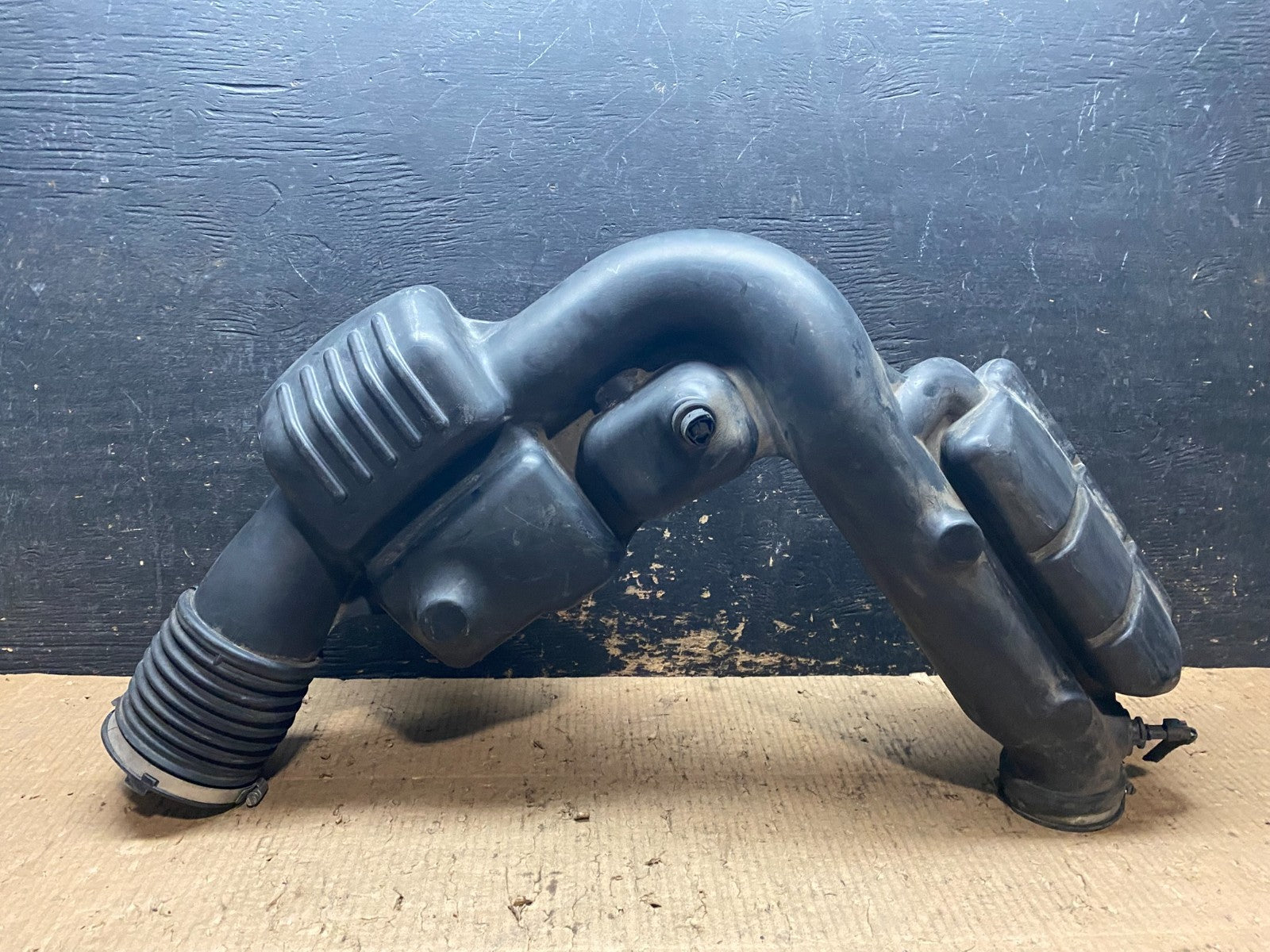 2011 - 2013 Dodge Durango 3.6L Resonator Air Intake Tube Y6709 DG0
