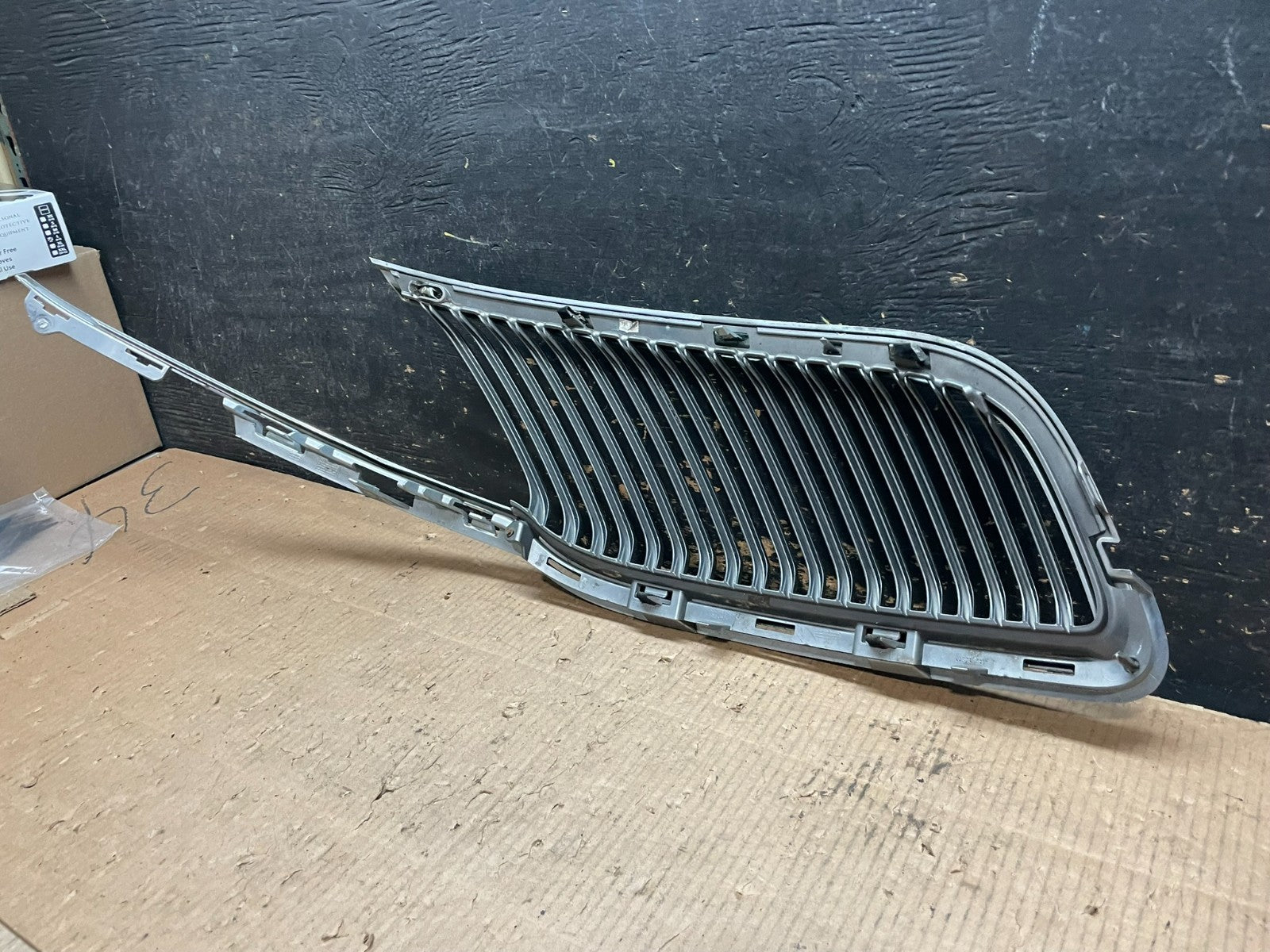 2013 to 2016 Lincoln MKT Left Driver LH Side Front Grill Grille OEM Y6450 DG6