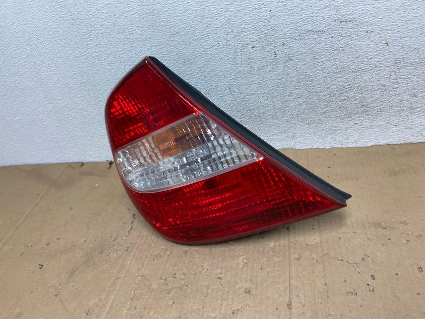 2002 2003 2004 Toyota Camry Left Driver LH Side Tail Light AE9278 LK1