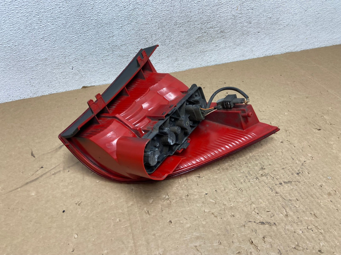 2002-2005 Mercedes ML 350 Ml-Class Right Passenger Rh Side Tail Light AG1189 LK5