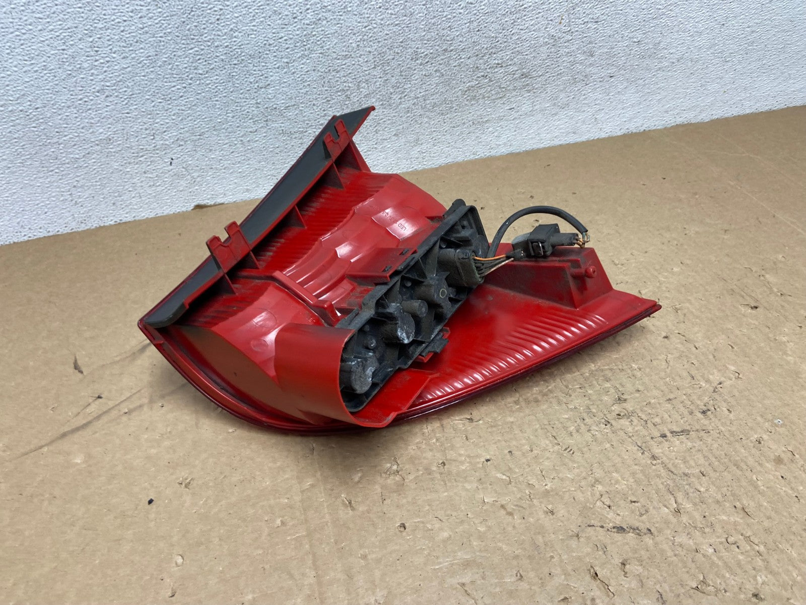 2002-2005 Mercedes ML 350 Ml-Class Right Passenger Rh Side Tail Light AG1189 LK5